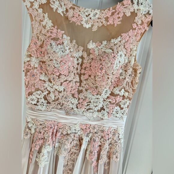 Mac Duggal embellished illusion cap sleeve a line Gown 8 Floral Beaded Dress - Picture 7 of 8